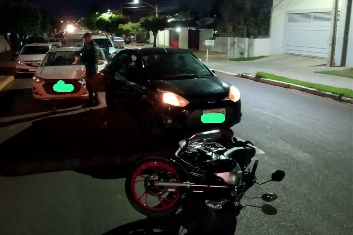 Imagem de compartilhamento para o artigo Motorista bêbado atinge carro e moto em Costa Rica da MS Todo dia